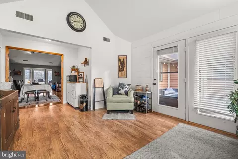 Entry Way - 323 Masters Dr, Cross Junction, VA 22625 photo 2 of 2