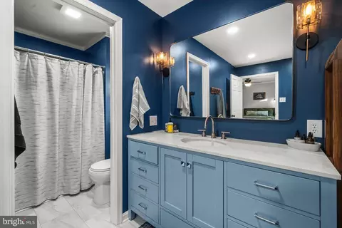 Bath - 323 Masters Dr, Cross Junction, VA 22625 photo 2 of 3