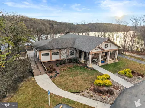 View/Area - 323 Masters Dr, Cross Junction, VA 22625 photo 3 of 6