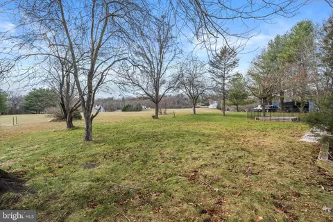 Exterior - 323 Masters Dr, Cross Junction, VA 22625 photo 7 of 7