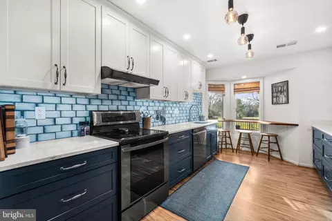 Kitchen - 323 Masters Dr, Cross Junction, VA 22625 photo 1 of 5