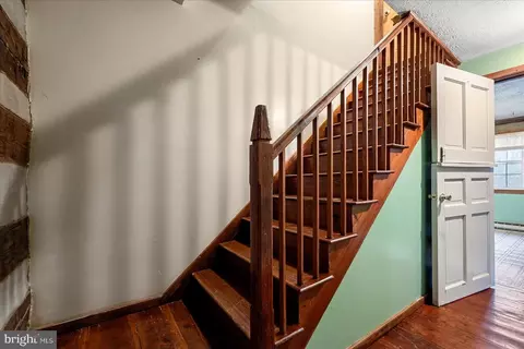 Entry Way - 186 Pine Cone Dr, Cross Junction, VA 22625 photo 5 of 5