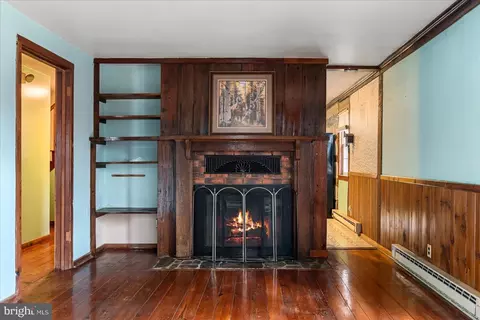 Living - 186 Pine Cone Dr, Cross Junction, VA 22625 photo 1 of 1