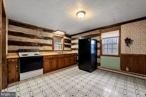 Kitchen - 186 Pine Cone Dr, Cross Junction, VA 22625 photo 1 of 1