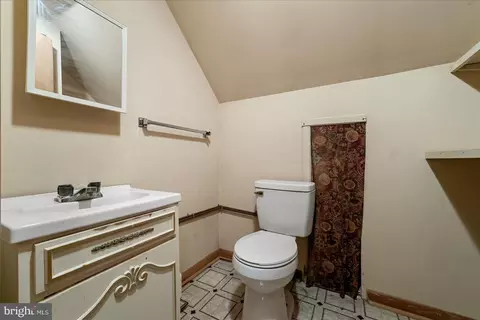 Bath - 186 Pine Cone Dr, Cross Junction, VA 22625 photo 2 of 2