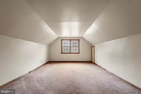 Bedroom - 186 Pine Cone Dr, Cross Junction, VA 22625 photo 2 of 3