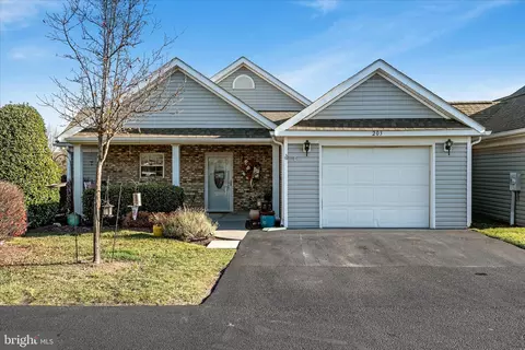 203 Crestwood Ln, Winchester, VA 22602