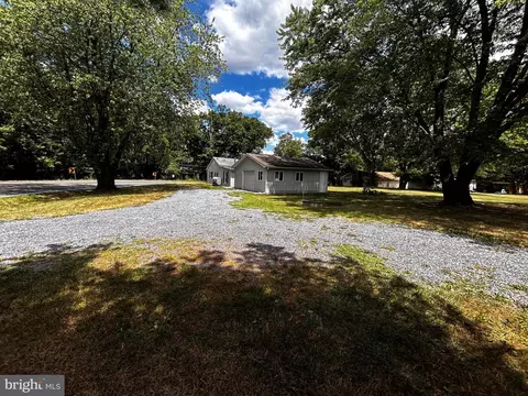 703 White Oak Rd, White Post, VA 22663 photo 2