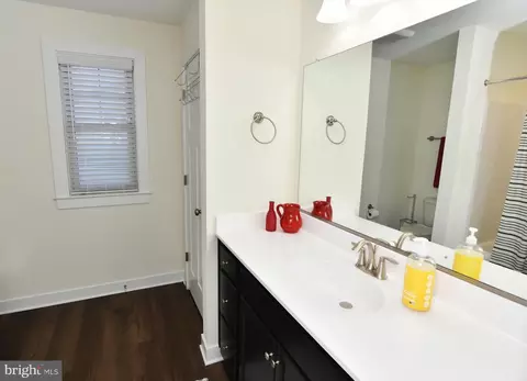 Bath - 129 Doonbeg Ct, Winchester, VA 22602 photo 2 of 2