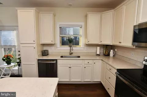 Kitchen - 129 Doonbeg Ct, Winchester, VA 22602 photo 4 of 4