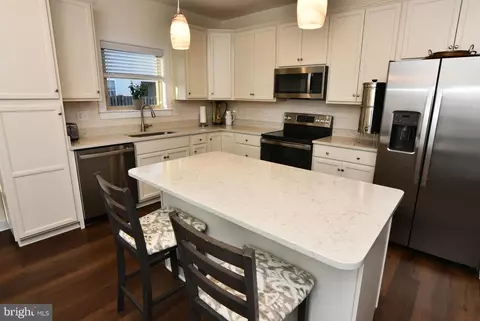 Kitchen - 129 Doonbeg Ct, Winchester, VA 22602 photo 3 of 4