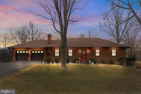 104 Greenwood Ct, Cross Junction, VA 22625