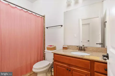 Bath - 122 Buccaneer Ct, Stephenson, VA 22656 photo 2 of 2