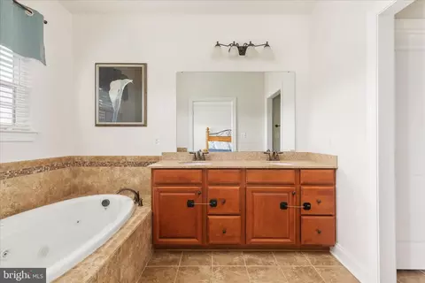 Bath - 122 Buccaneer Ct, Stephenson, VA 22656 photo 1 of 2
