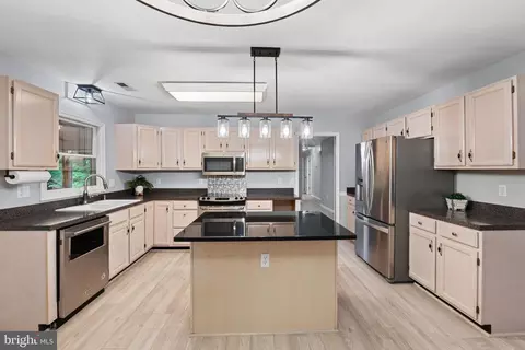 1420 Fishel Rd, Winchester, VA 22602