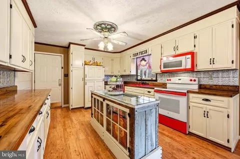 Kitchen - 236 Kump Dr, Gore, VA 22637 photo 2 of 6