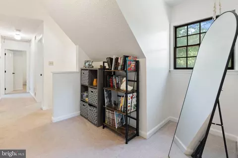 Entry Way - 103 Masters Dr, Cross Junction, VA 22625 photo 3 of 3
