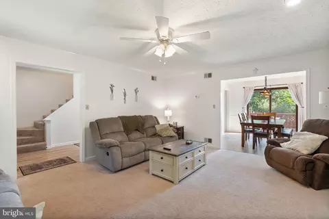 Entry Way - 103 Masters Dr, Cross Junction, VA 22625 photo 1 of 3