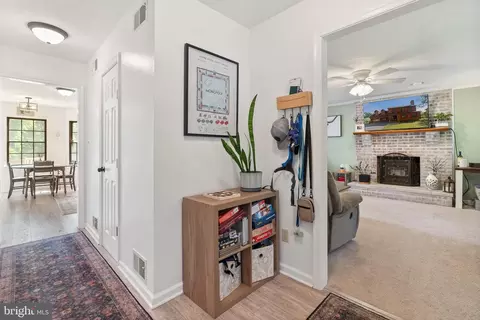 Entry Way - 103 Masters Dr, Cross Junction, VA 22625 photo 2 of 3