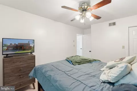 Bedroom - 103 Masters Dr, Cross Junction, VA 22625 photo 4 of 6