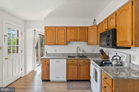 Kitchen - 103 Masters Dr, Cross Junction, VA 22625 photo 3 of 3