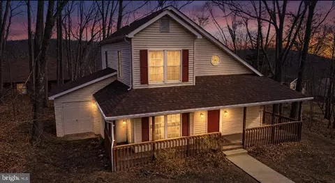 109 Hilltop Ct, Cross Junction, VA 22625