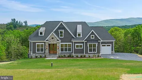 Tumble Leaf Lane, Winchester, VA 22602