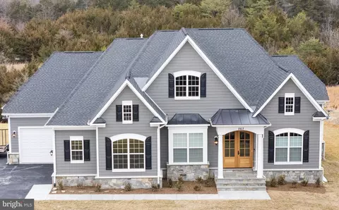 Tumble Leaf Lane, Winchester, VA 22602