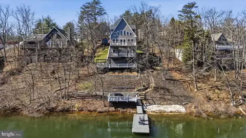 1239 Lakeview Dr, Cross Junction, VA 22625