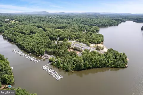 109 Vista Ct, Cross Junction, VA 22625