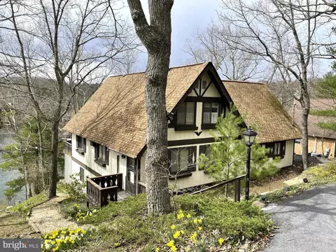 233 Sunset Cir, Cross Junction, VA 22625