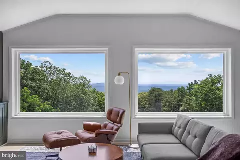 307 Fox Run Ln, Winchester, VA 22602