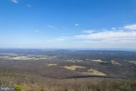 951 Bobcat Trl, Winchester, VA 22602