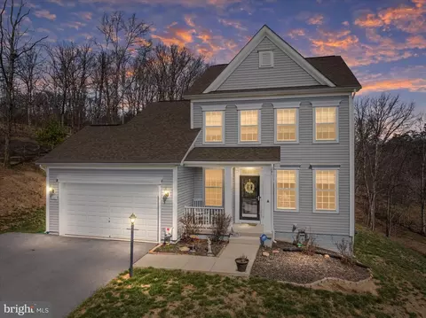 1041 W Masters Dr, Cross Junction, VA 22625