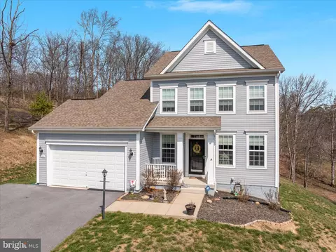 1041 W Masters Dr, Cross Junction, VA 22625