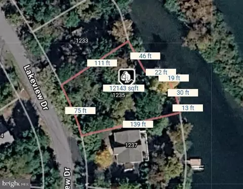 1235 Lakeview Dr, Cross Junction, VA 22625