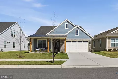 123 Cowbird St, Lake Frederick, VA 22630