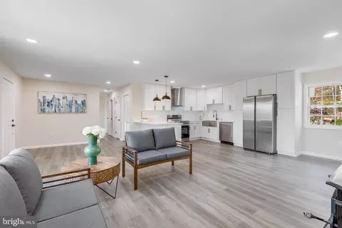 Living - 224 Hawk, Winchester, VA 22602 photo 2 of 3