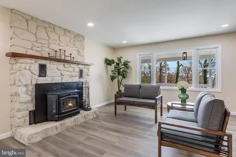 Living - 224 Hawk, Winchester, VA 22602 photo 1 of 3
