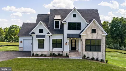 Tumble Leaf Lane, Winchester, VA 22602