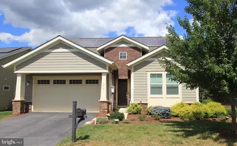 213 Grebe Dr, Lake Frederick, VA 22630