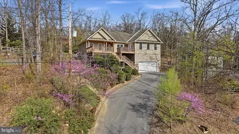 634 Lakeview Dr, Cross Junction, VA 22625