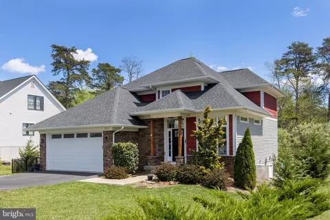 112 Colonial Dr, Cross Junction, VA 22625