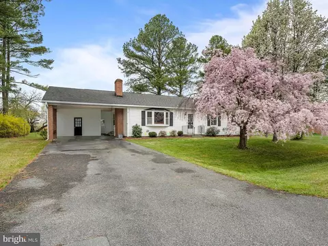 118 Carroll Dr, Stephens City, VA 22655