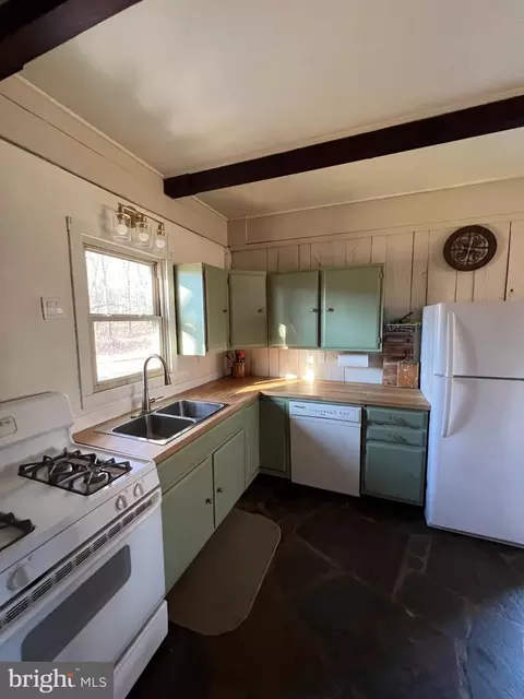 Kitchen - 105 Apache Trl, Winchester, VA 22602 photo 1 of 2