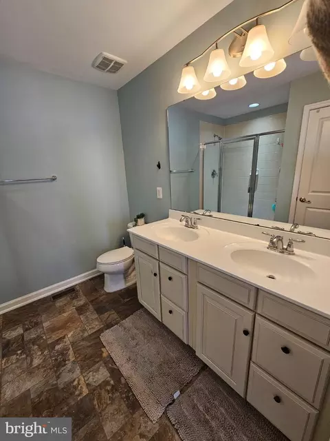 Bath - 114 Lattice Dr, Stephenson, VA 22656 photo 2 of 8