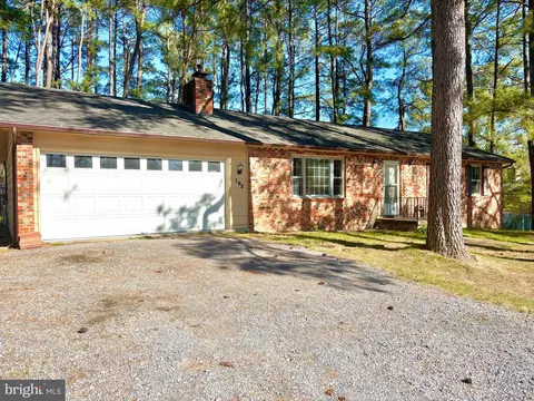 102 Carroll Dr, Stephens City, VA 22655
