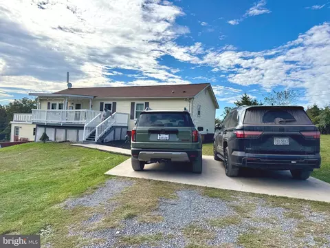 220 Snappy Ln, Winchester, VA 22602