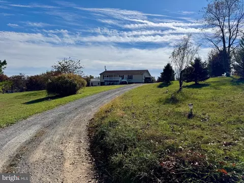 220 Snappy Ln, Winchester, VA 22602