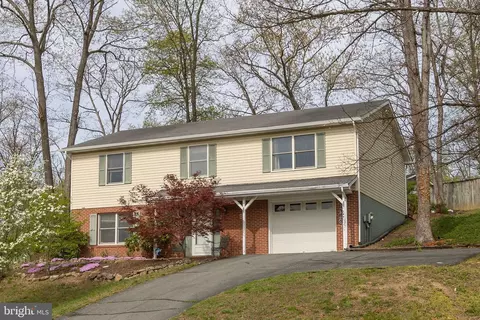 105 Lakewood, Stephens City, VA 22655